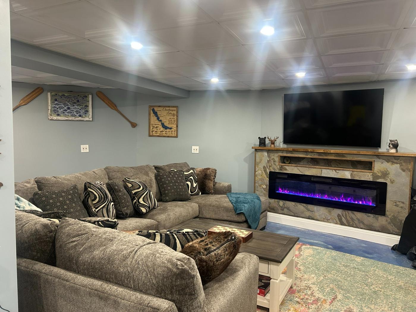Lower level lounge